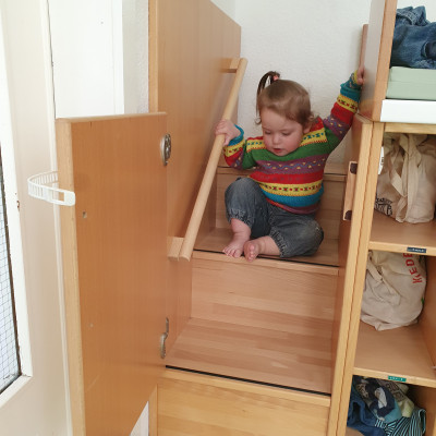 Treppe zum Wickeltisch
